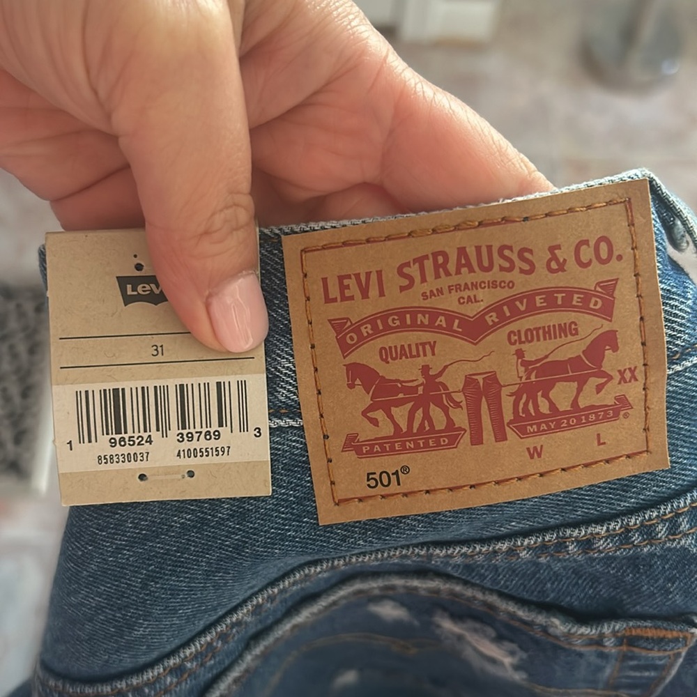 Levi’s 501s Distressed Highrise Denim Jean Non stretch Button Fly Short Size 31 - Picture 11 of 11